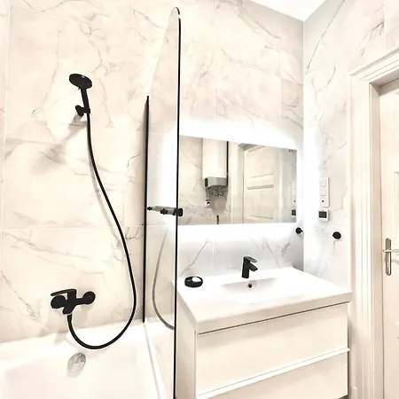 Brand New Parliament Designer Smarthome For 4 Ppl * 布达佩斯