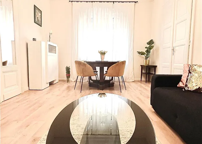 Brand New Parliament Designer Smarthome For 4 Ppl Apartament